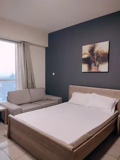 Luxurious big Master room available in Marina