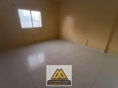 فرصة مميزة للإيجار السنوي في منطقة ليورا 2 بعجمان، استوديو بتقسيم عملي مع غرفة منفصلة ومطبخ منفصل، داخل بناية عائلات، مع تكييف مركزي. يتميز بموقع حيوي