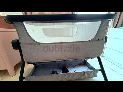Giggles Baby bedside bassinet / co-sleeper in grey – good condition