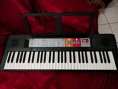 Genuine Beginner Yamaha PSRF50 61-Key Portable Keyboard