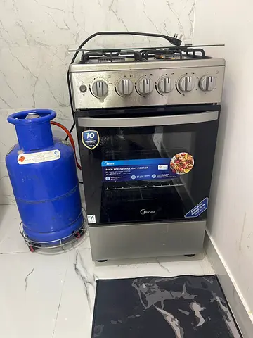 Used (6months) Midea 4-Burner Gas Stove with Oven + Gas Cylinder along with hose and regulator.