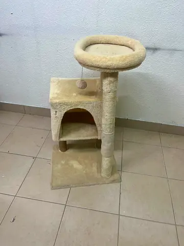 Beige 2-Level Cat Scratching Post with Bed and Hideaway