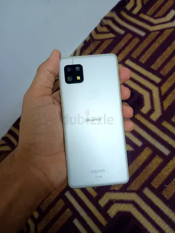 Sharp AQUOS sense6