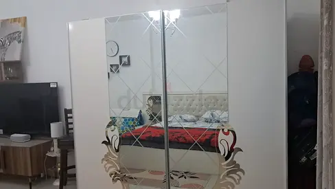 White mirrored wardrobe with decorative panels - Excellent condition