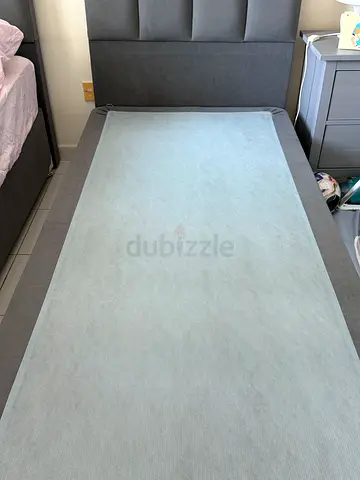 2 x single bed 200x90cm with 2 x bedside table 55 x40cm