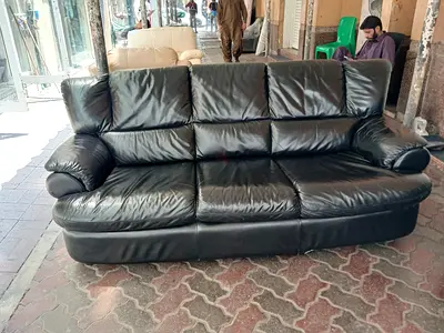 Black 3+2+1 Seater Leather Sofa in Good Used Condition