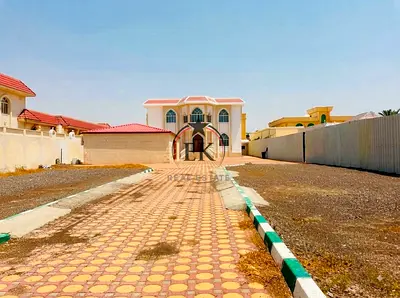 Fully Renovated 7 Bedrooms Villa with Huge Yard