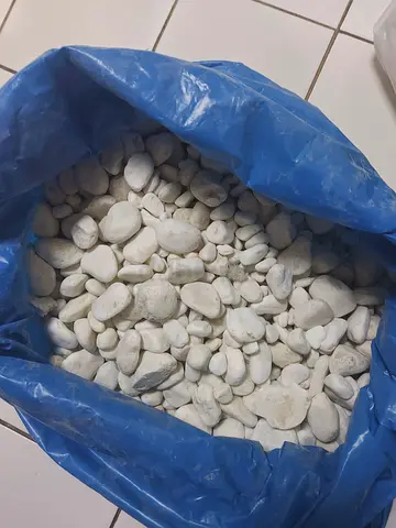 White decorative garden pebbles - 15 -20 kg