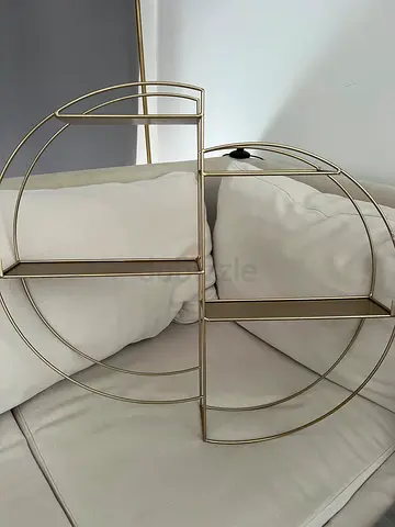 Wall shelves