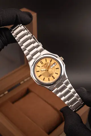 “You won’t see this on every wrist—and that’s exactly the point.” Seikonaut ERA 2001
