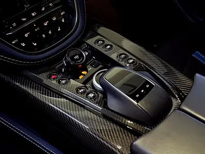 2023 Aston Martin DBX — миниатюра 16