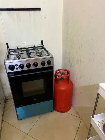 Midea 4-Burner Gas Cooker with Oven and Gas Cylinder