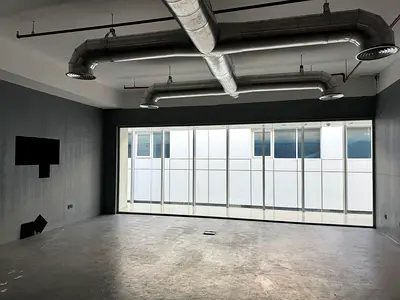 CHILLER FREE SEMI FITED OFFICE SHAIK ZAHID ROAD. 786/sqft. RENT. 141500/AED. IN 4 PAYMENTS