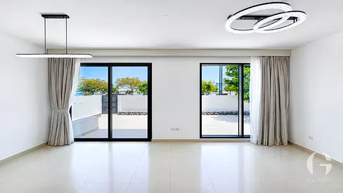 Spacious | Prime Location | Corner Unit | Upgraded