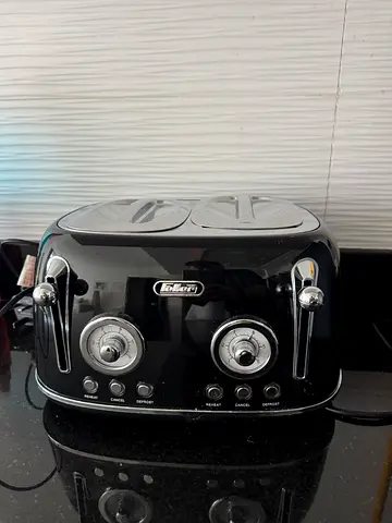Dual-slot retro toaster in black - good working condition