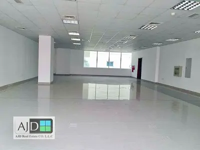 Main road shop/ showroom- Good for car spares parts sales - Don’t miss this opportunity