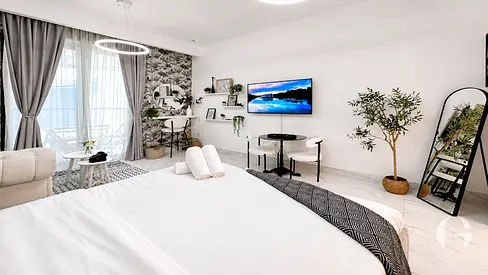 Spacious | Prime Location | Best Deal | Mid Floor