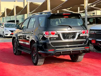 2015 Toyota FORTUNER — миниатюра 4