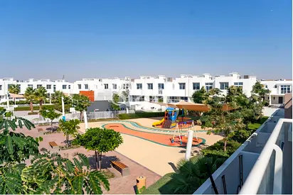 Hot Deal | Single Row | Pool View | Ready to Move
