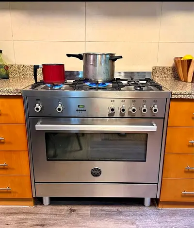 Bertazzoni top gas oven electric cooker 90 by 60 cm like new perfect working free delivery with warr