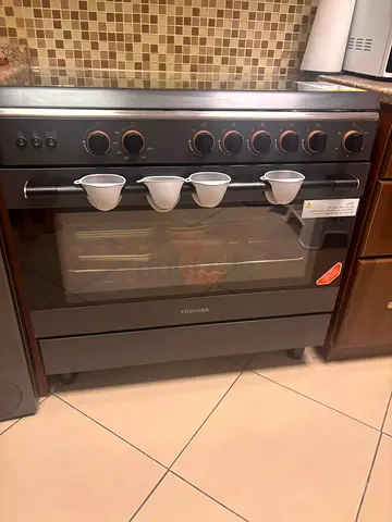 Toshiba gas cooker black
