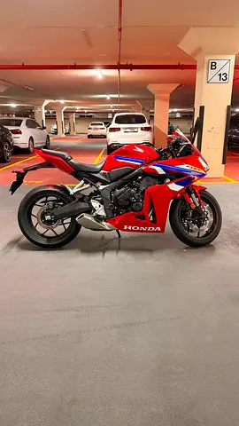 2025 Honda CBR 650R E-Clutch – Only 943 km – Like New