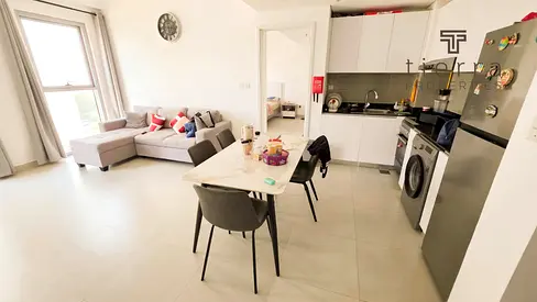 Spacious 1BR Apartment | Multiple Cheques |