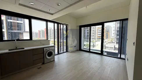 Modern 1BR Apartment | Corner Unit | Boulevard View