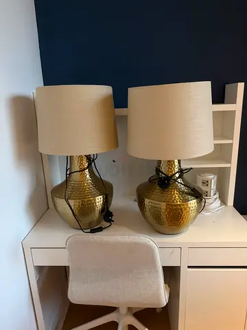 2 table lamps