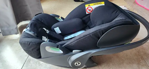 Cybex cloud T i Infant Car Seat - Used twice, Grear Condition
