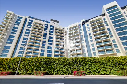 Lake View | Golf Course View | Balcony | Mid Floor