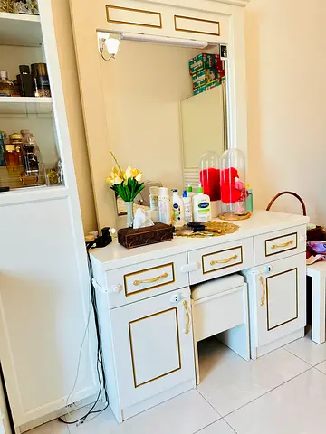 Dressing table