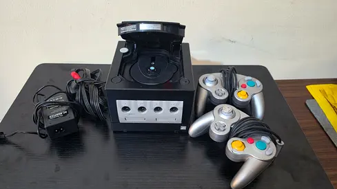 Gamecube DOL001 modded with picoloader full of Games