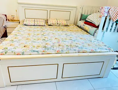 King size bed