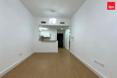 Bright layout | Open Kitchen | Upgraded | 1 BHK