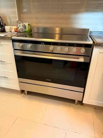 Siemens 90 cm ceramic cooking range 5 hubs electric ceramic stove slightly used new model