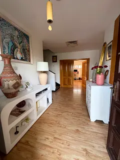 GORGIOUS ENSUITE ROOM IN A LUXURY VILLA