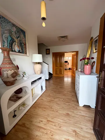 GORGIOUS ENSUITE ROOM IN A LUXURY VILLA