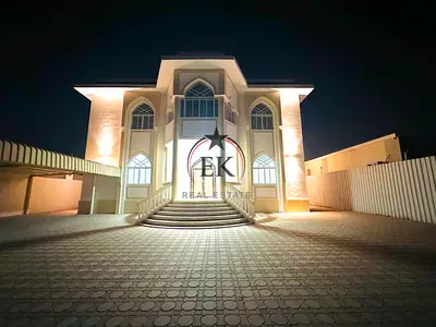 Fully Renovated 7 Bedrooms Villa with Huge Yard
