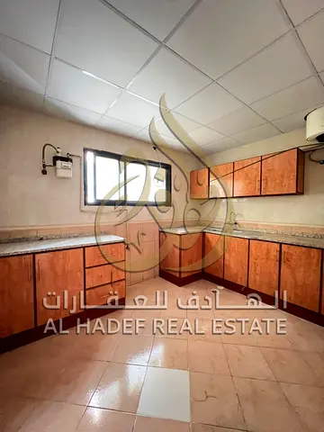 3 غرف وصالة للإيجار في المجاز 2 | شارع جمال عبدالناصر | بلكونتان | 50,000 درهم