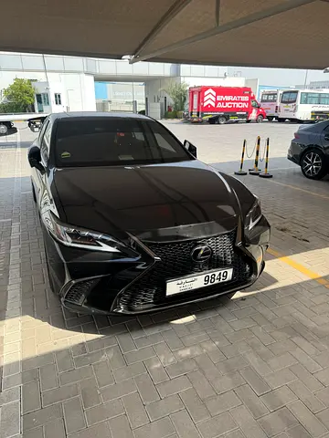 Lexus ES 350 F SPORT 2019 | GCC Specs | Low Mileage | Pristine Condition