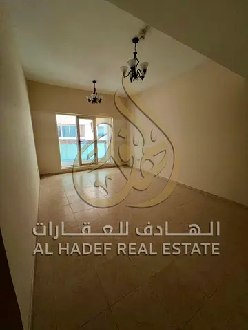 غرفة وصالة للإيجار السنوي في التعاون – تكييف مجاني وموقع مميز