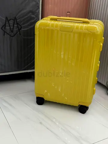 Cabin suitcase plastic