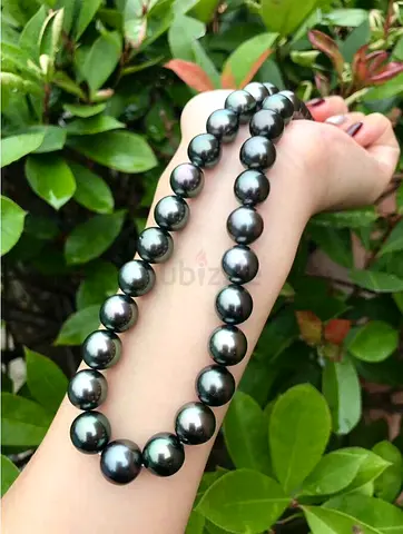 Black Tahitian-style Pearl Necklace — Graduated Round Pearls