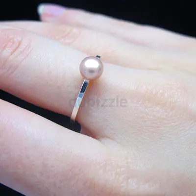 Silver ring with single pink pearl - simple elegant design