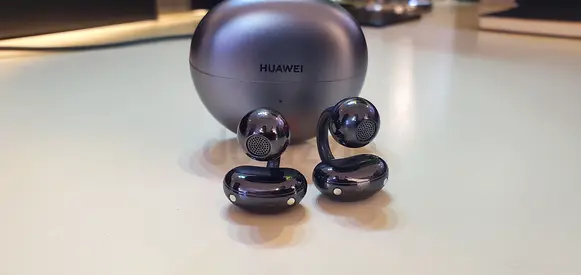 Huawei FreeBuds Pro-style True Wireless Earbuds with Charging Case - Good Condition