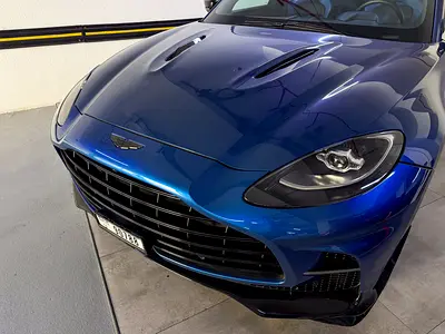 2023 Aston Martin DBX — миниатюра 10