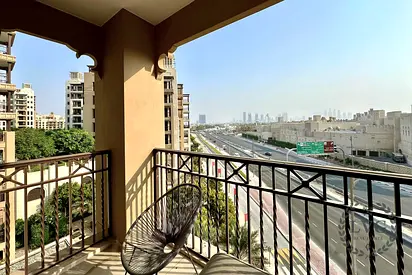 Open Kitchen l Unfurnished l Mid Floor | Vacant