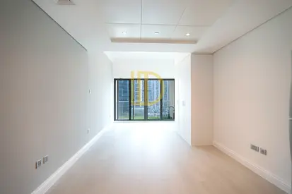 Upgraded | Lake View | Close to Metro | Vacant
