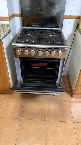 West point Used stainless steel freestanding gas oven with 4-burner hob